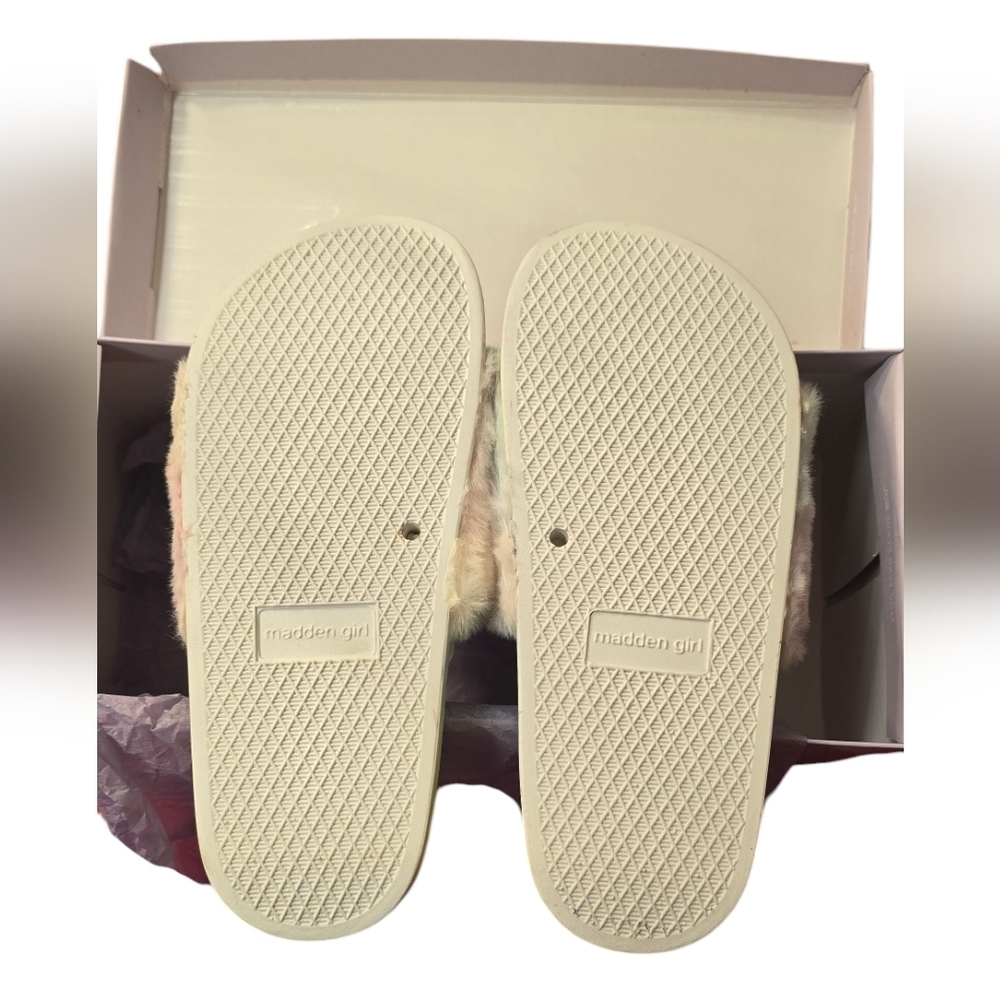 *NWT* Madden Girl Slippers - Picture 4 of 13